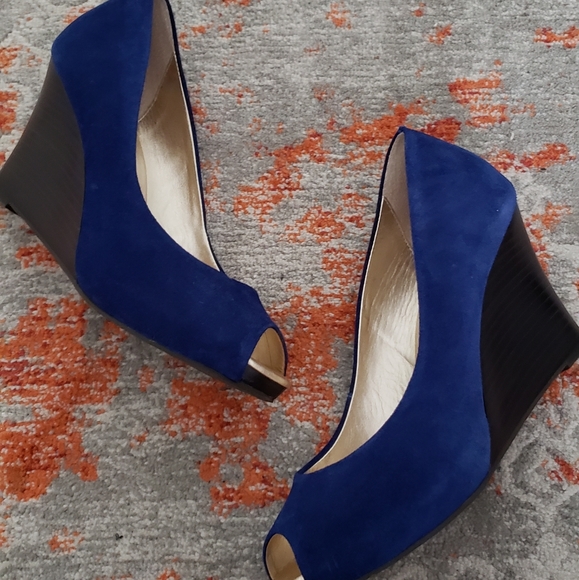 Lilly Pulitzer Shoes - EUC vibrant blue wedge